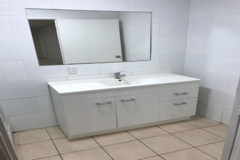 Photo of property in 4 Tupaki Place, Pakuranga Heights, Auckland, 2010