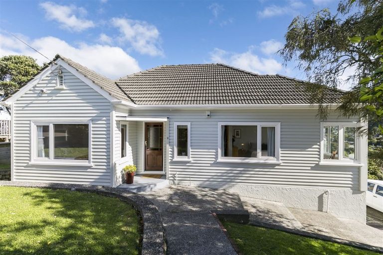 Photo of property in 9 Shortland Street, Khandallah, Wellington, 6035