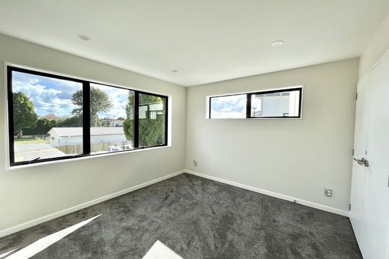 Photo of property in 2/19 Edwards Avenue, Henderson, Auckland, 0610