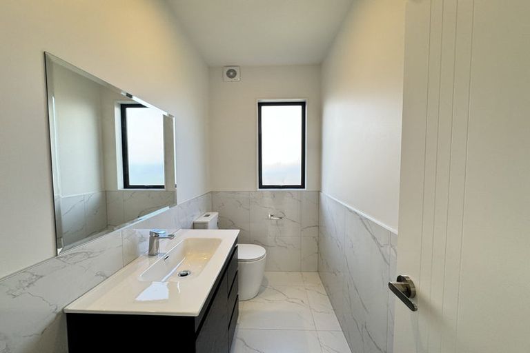 Photo of property in 24 Tomintoul Place, Highland Park, Auckland, 2010
