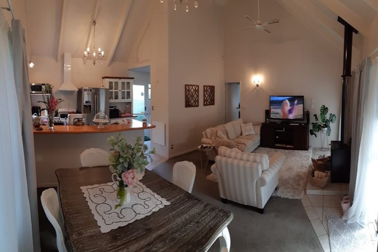 Photo of property in 1/86 Mountbatten Avenue, Hillcrest, Auckland, 0627