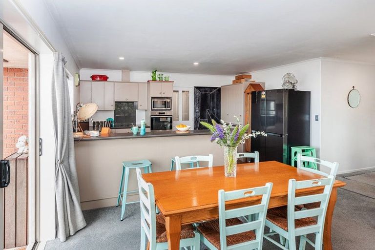 Photo of property in 7 Gilders Grove, Heathcote Valley, Christchurch, 8022