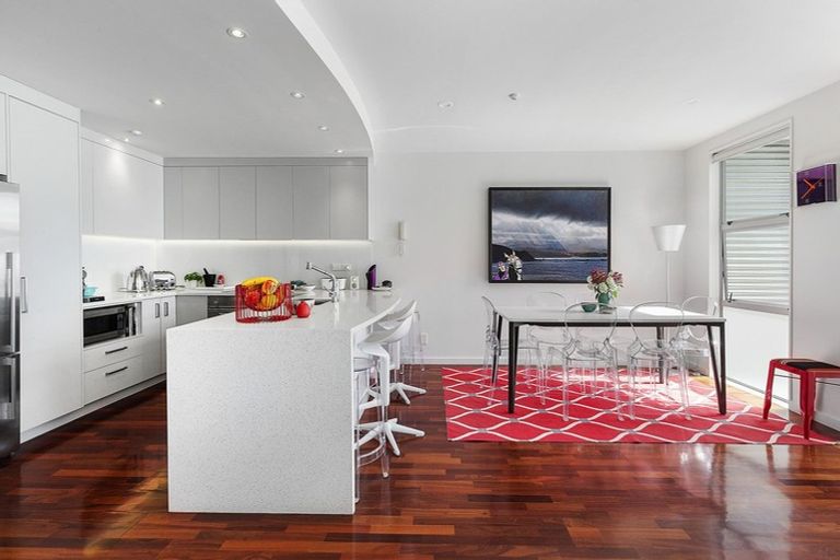 Photo of property in 363u2 Karaka Bay Road, Karaka Bays, Wellington, 6022