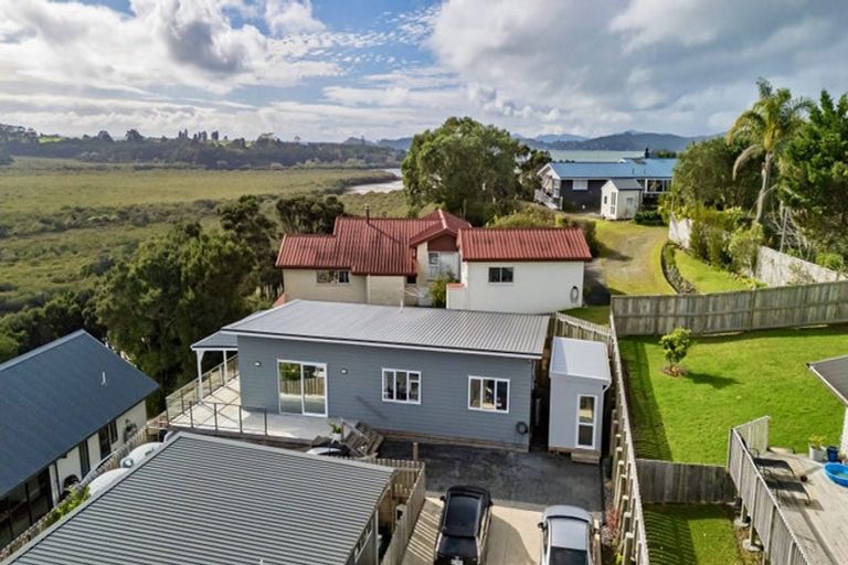 Photo of property in 12a Waterview Place, Haruru, 0204