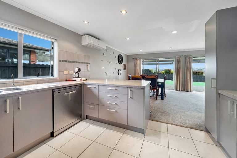 Photo of property in 36 Anchorite Way, Red Beach, 0932