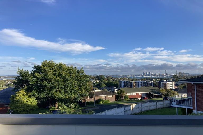 Photo of property in 7 Martin Crescent, Northcote, Auckland, 0627