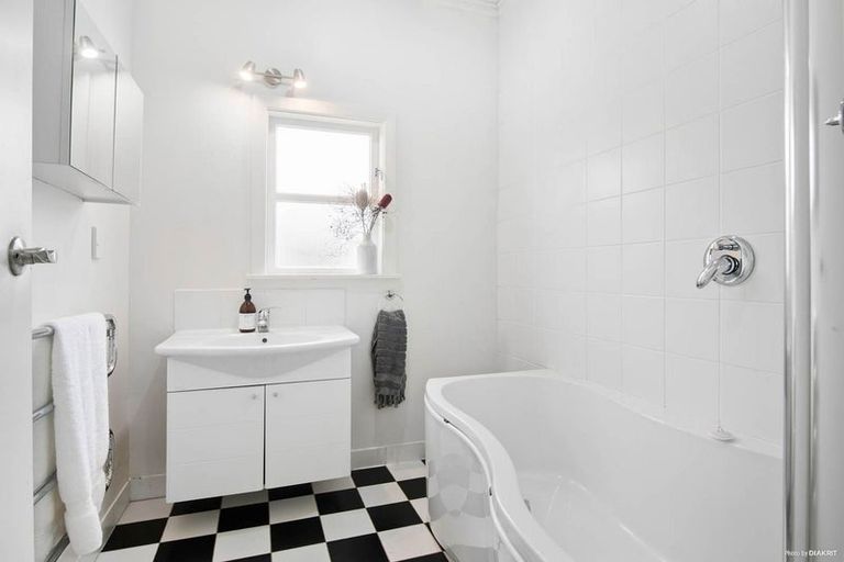 Photo of property in 1/91 Nile Road, Milford, Auckland, 0620