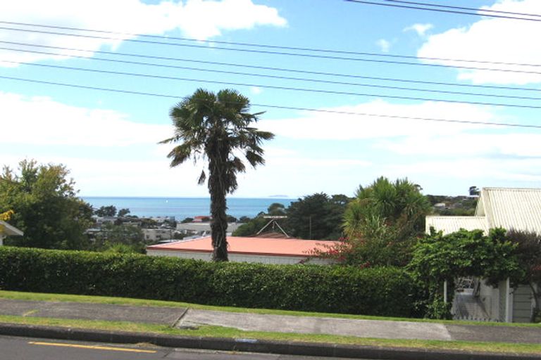 Photo of property in 2/18 Nigel Road, Browns Bay, Auckland, 0630