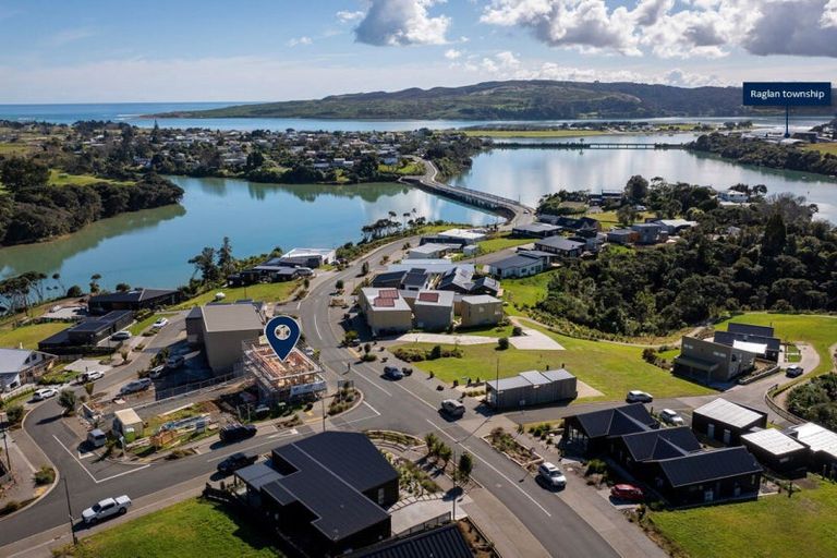 Photo of property in 26 Rangitahi Road, Raglan, 3225