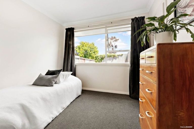 Photo of property in 31 Malmo Place, Massey, Auckland, 0614