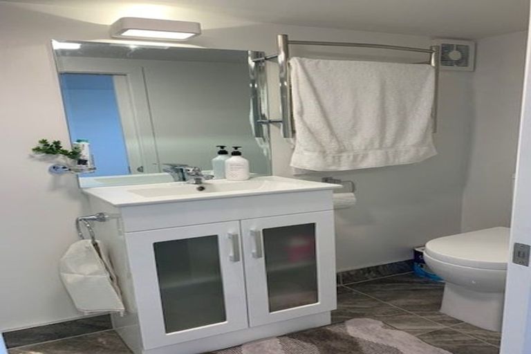 Photo of property in 8 Kopiko Way, Brooklyn, Wellington, 6021