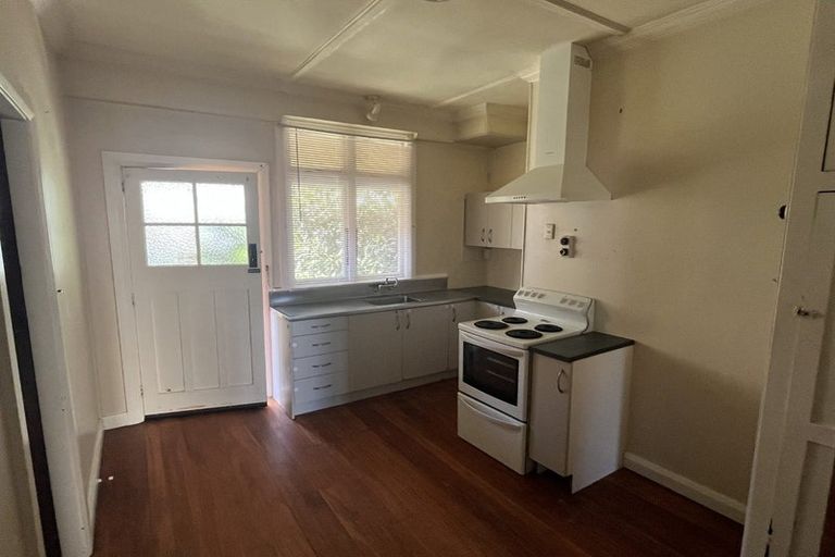 Photo of property in 6 Young Street, New Plymouth, 4310