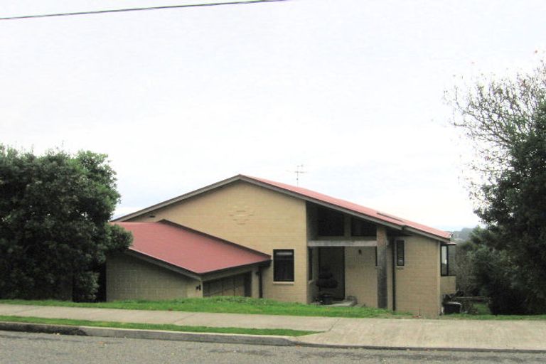 Photo of property in 18 Kotare Street, Waikanae, 5036