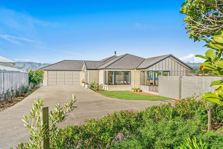 Photo of property in 25 Pateke Way, Paraparaumu Beach, Paraparaumu, 5032