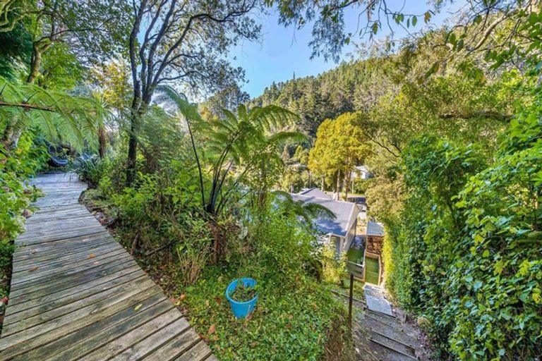 Photo of property in 114 Pinehaven Road, Pinehaven, Upper Hutt, 5019