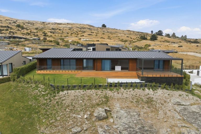 Photo of property in 6 Red Deer Rise, Kelvin Heights, Queenstown, 9300