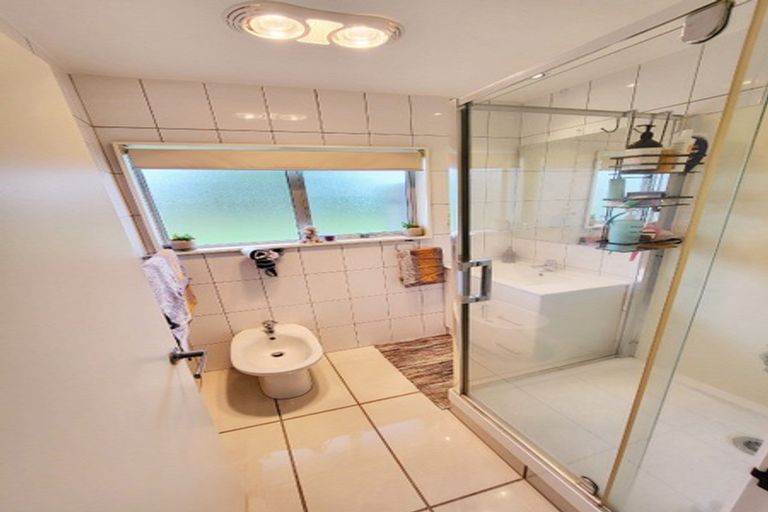 Photo of property in 18a/2 Sherwood Avenue, Te Atatu South, Auckland, 0610