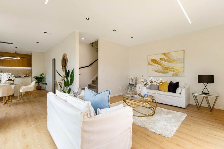 Photo of property in 16d Grande Vue Road, Papatoetoe, Auckland, 2025