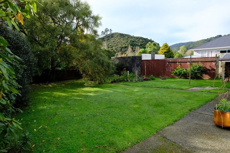 Photo of property in 139 Hine Road, Wainuiomata, Lower Hutt, 5014