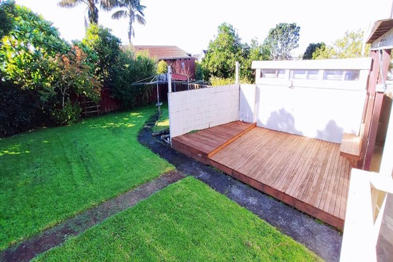 Photo of property in 12 Colwill Road, Massey, Auckland, 0614