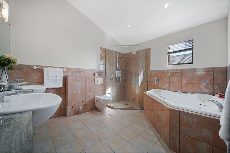 Photo of property in 12 Quedley Court, Eastern Beach, Auckland, 2012