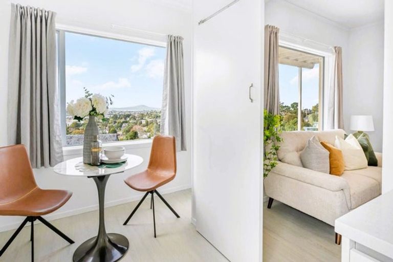 Photo of property in 611b Glenfield Road, Totara Vale, Auckland, 0629