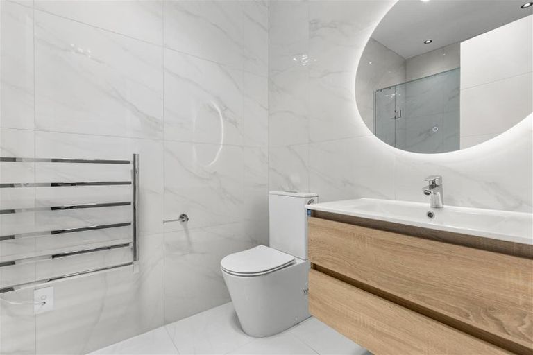 Photo of property in 15 Kuaha Road, Massey, Auckland, 0614