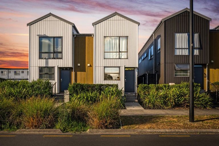 Photo of property in 4 Kapia Road, Westgate, Auckland, 0614