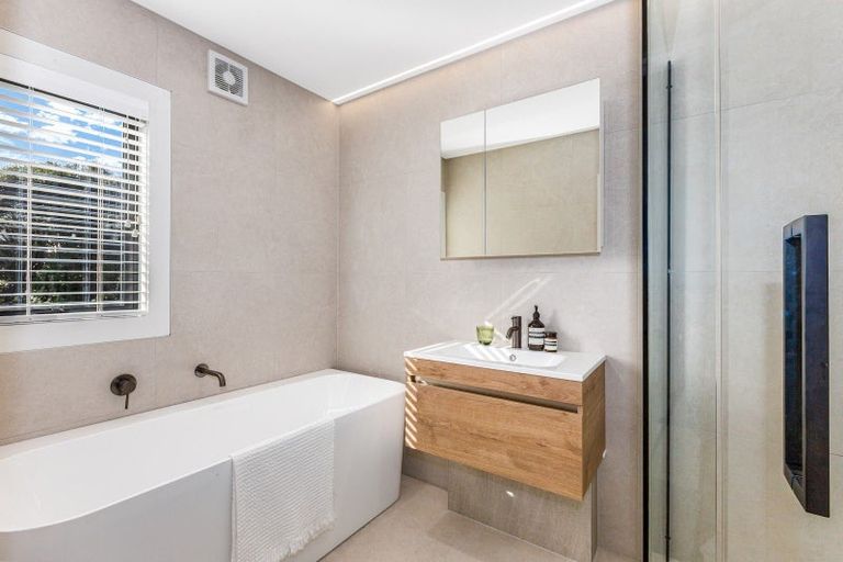 Photo of property in 28 Hay Street, Oriental Bay, Wellington, 6011