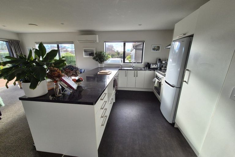 Photo of property in 2 Pukeko Place, Wanaka, 9305