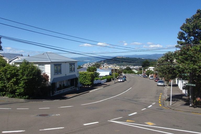 Photo of property in 2 Sugarloaf Road, Brooklyn, Wellington, 6021