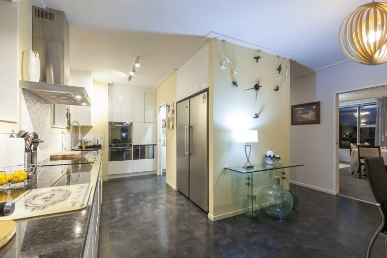 Photo of property in 72 Kakariki Grove, Waikanae, 5036