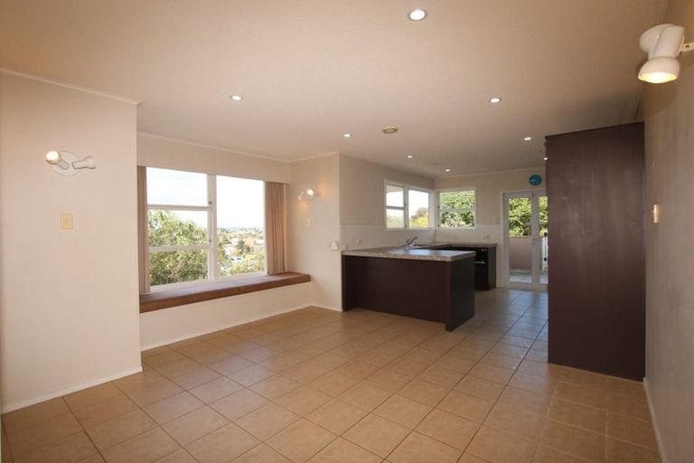 Photo of property in 1/48 Hogans Road, Glenfield, Auckland, 0629