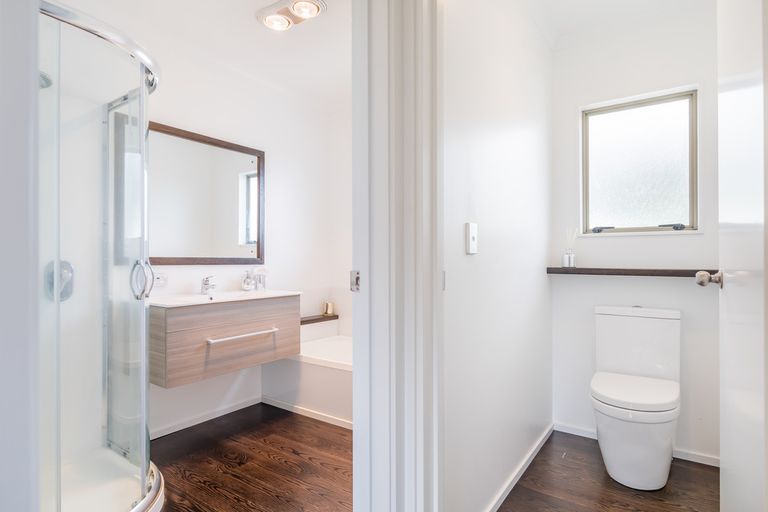 Photo of property in 27 Loughanure Place, Massey, Auckland, 0614