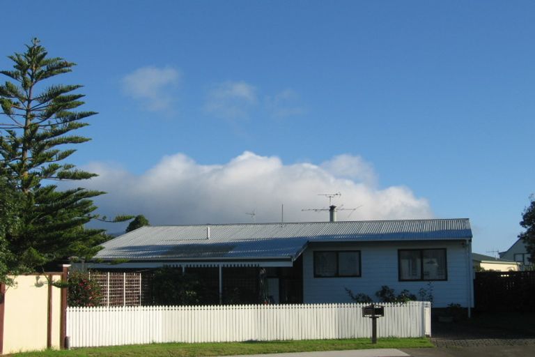 Photo of property in 48 Olive Terrace, Paraparaumu Beach, Paraparaumu, 5032