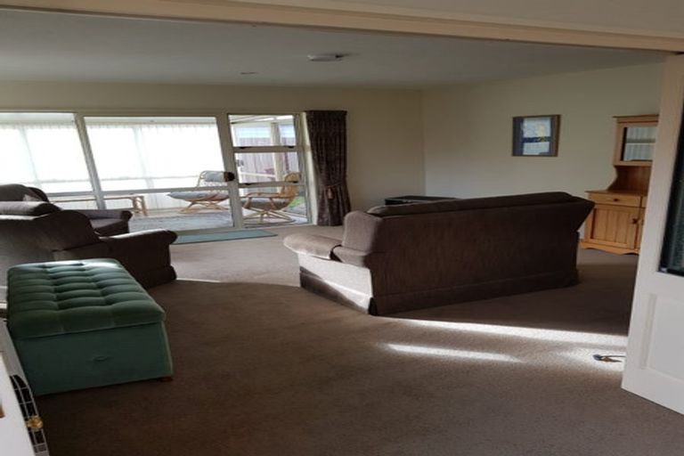 Photo of property in 15 Honeysuckle Place, Northcote, Christchurch, 8052