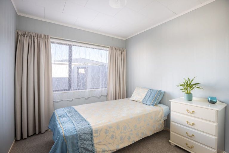 Photo of property in 1 Mangorei Road, Merrilands, New Plymouth, 4312