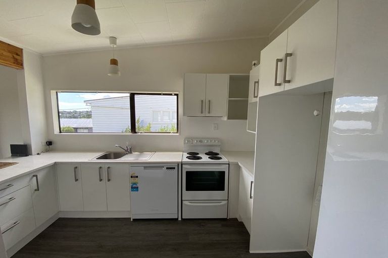 Photo of property in 13 Holiday Road, Stanmore Bay, Whangaparaoa, 0932