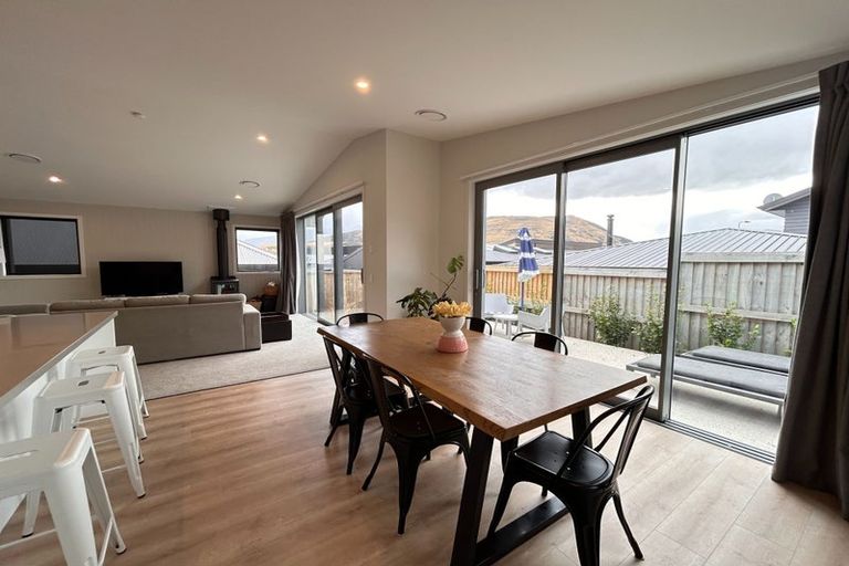 Photo of property in 10 Corriedale Road, Jacks Point, 9371