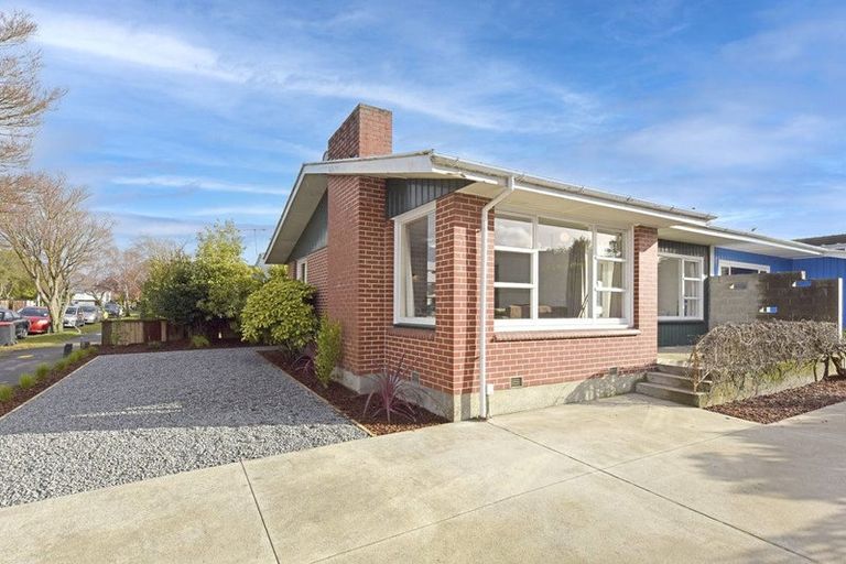 Photo of property in 14 Newbridge Place, Ilam, Christchurch, 8041