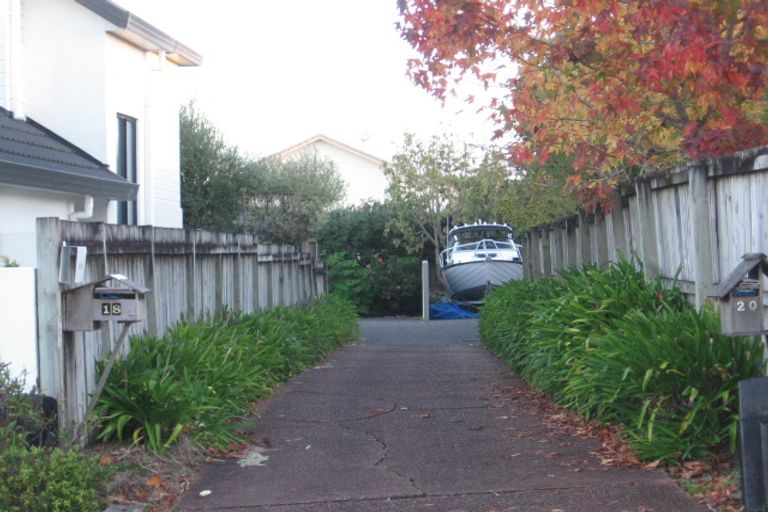 Photo of property in 20 Glucina Avenue, West Harbour, Auckland, 0618