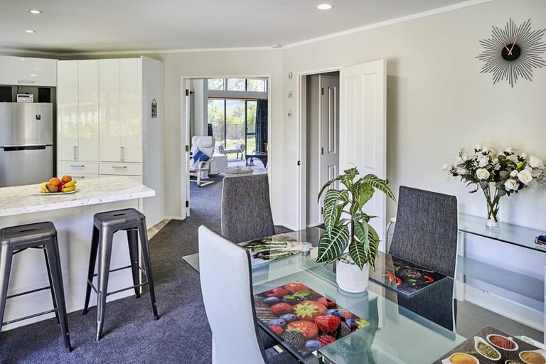 Photo of property in 22 The Crowsnest, Whitby, Porirua, 5024