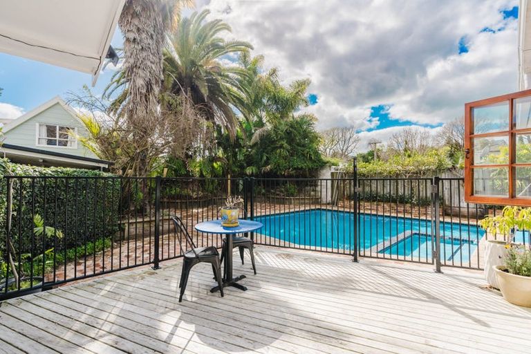 Photo of property in 8 Riro Street, Hamilton East, Hamilton, 3216