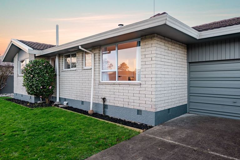 Photo of property in 18 Sawtell Place, Northcote, Christchurch, 8052