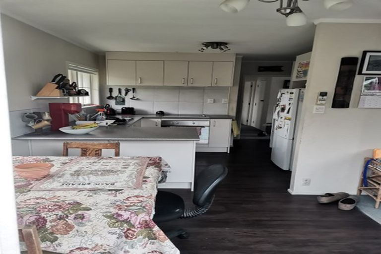 Photo of property in 14 Ellice Road, Totara Vale, Auckland, 0629