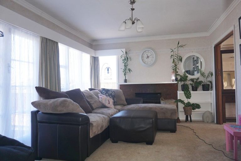 Photo of property in 52 Trafalgar Street, Levin, 5510