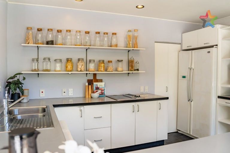 Photo of property in 12 Whiorau Grove, Lowry Bay, Lower Hutt, 5013