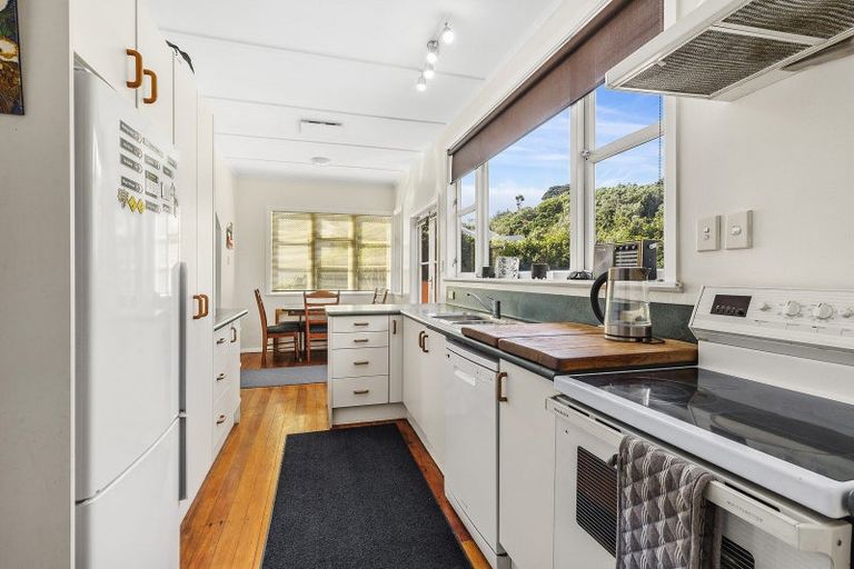 Photo of property in 56 Tannadyce Street, Strathmore Park, Wellington, 6022