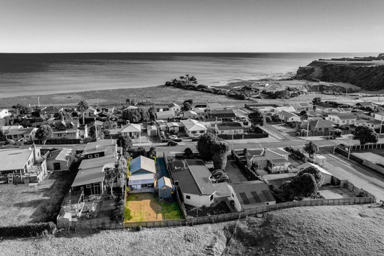 Photo of property in 10 Hira Street, Ohawe, Hawera, 4671