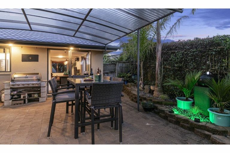 Photo of property in 17 Matija Place, Red Beach, 0932